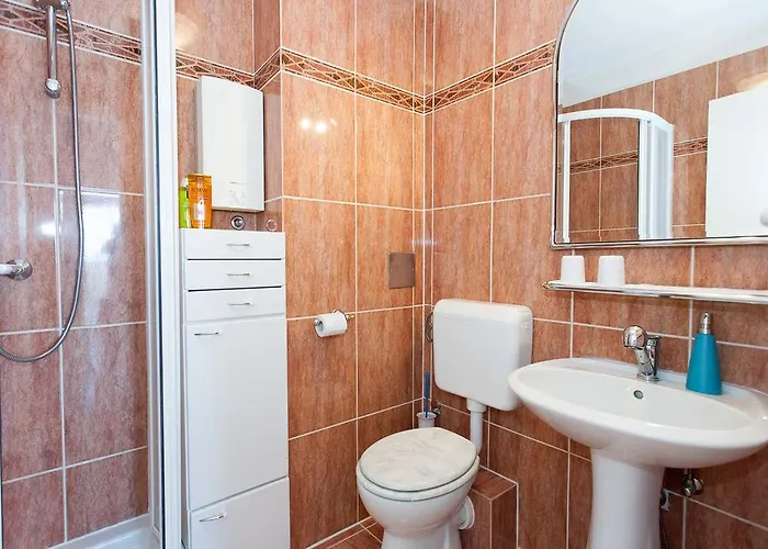 Sea View Reno W/garage شقة *