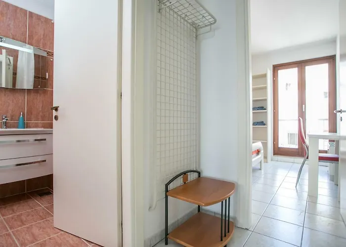 Sea View Reno W/garage شقة سبليت