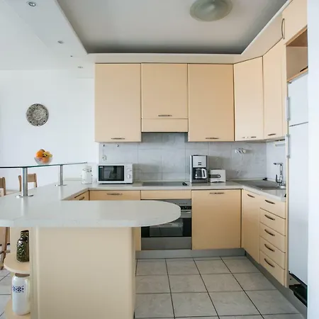 Sea View Reno W/garage Split