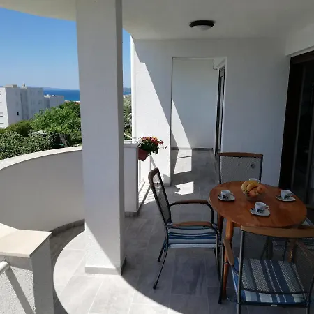 Sea View Reno W/garage Apartman *