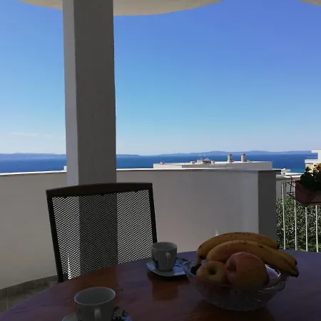 Sea View Reno W/garage Apartman