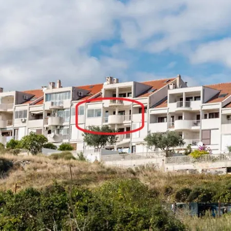 Sea View Reno W/garage Apartman