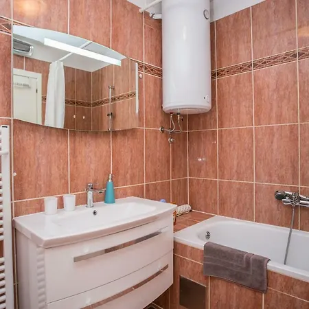 Sea View Reno W/garage Apartman