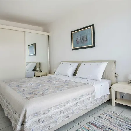 Sea View Reno W/garage Apartman *