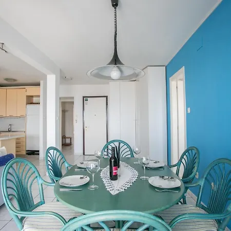 Sea View Reno W/garage Split